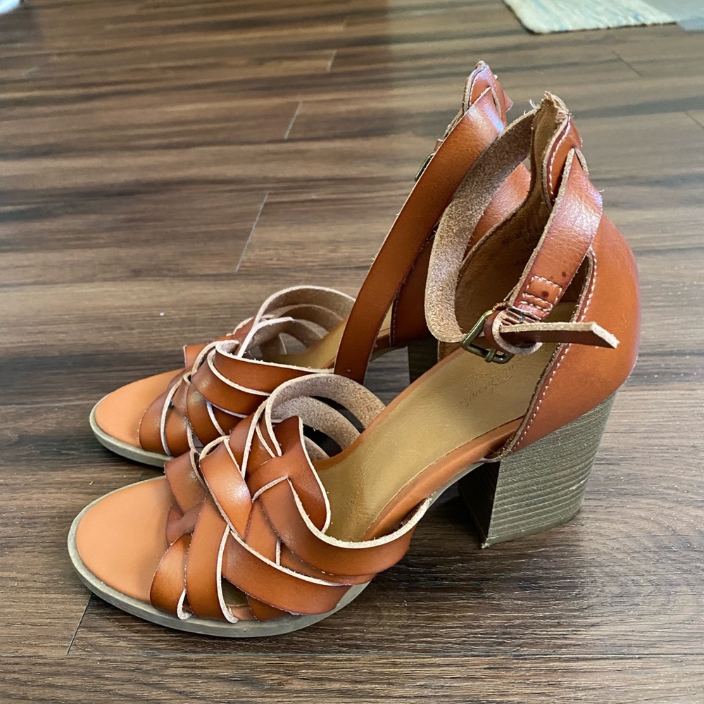 Universal Thread Cognac Heels - Picture 2 of 4